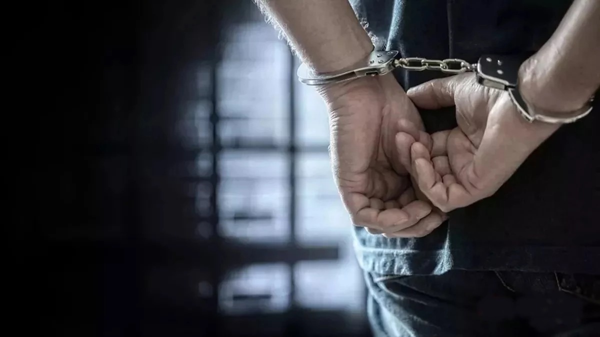 इकलौते बेटे ने मां की हत्या की, छह घंटे तक शव के पास बैठा रहा