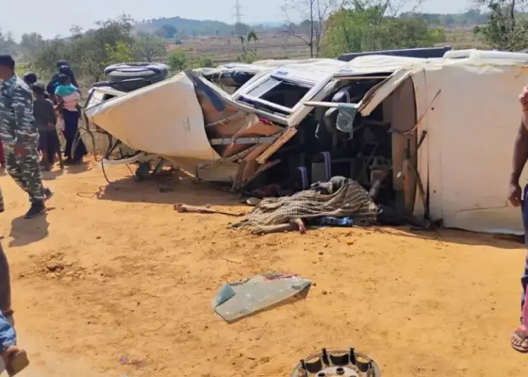 अंबिकापुर में भीषण सड़क हादसा: ट्रक और बोलेरो की टक्कर में 4 की मौत, 7 गंभीर रूप से घायल
