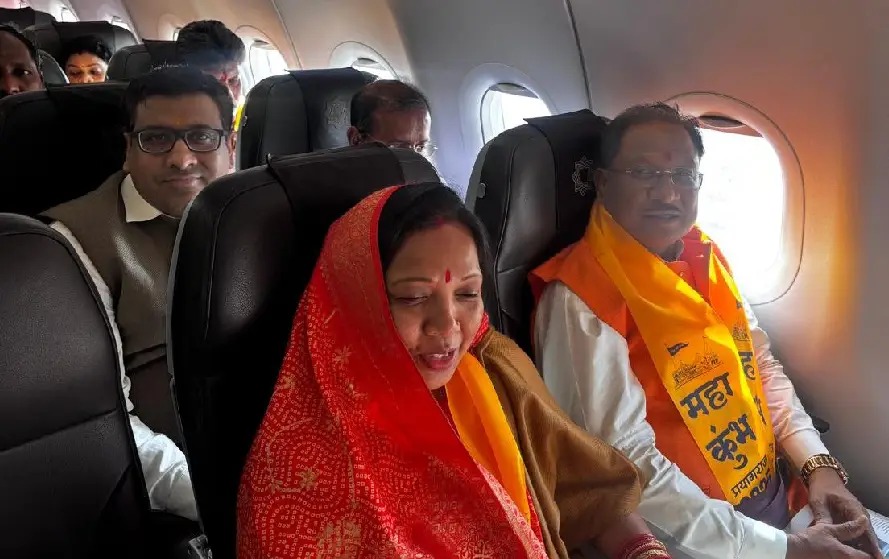 महाकुंभ में मुख्यमंत्री विष्णुदेव साय के साथ कांग्रेस के 7 विधायक भी शामिल