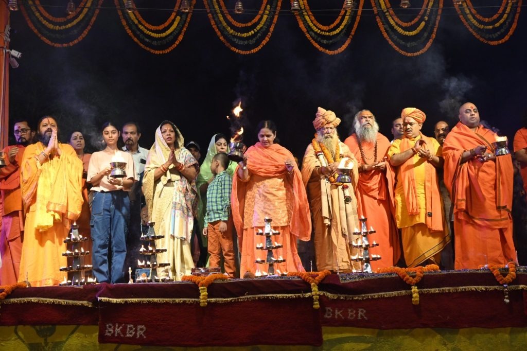 राजिम कुंभ कल्प मेला: वैदिक मंत्रों के साथ महाआरती, भक्तिमय हुआ संगम क्षेत्र