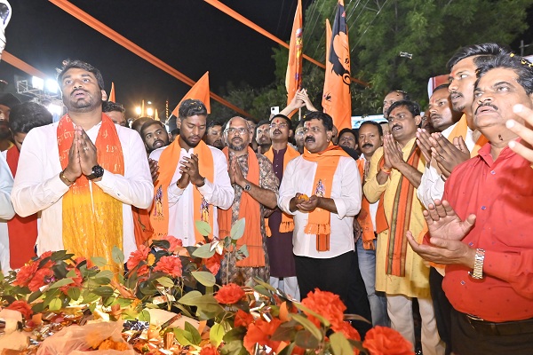 उपमुख्यमंत्री विजय शर्मा ने हिंदू नववर्ष पर की महाआरती, भव्य झांकी और राम दरबार के दर्शन किए