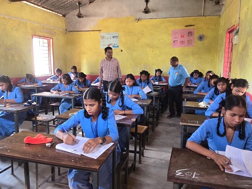 जिला शिक्षा अधिकारी ने किया कोंटा विकासखंड के स्कूलों का निरीक्षण