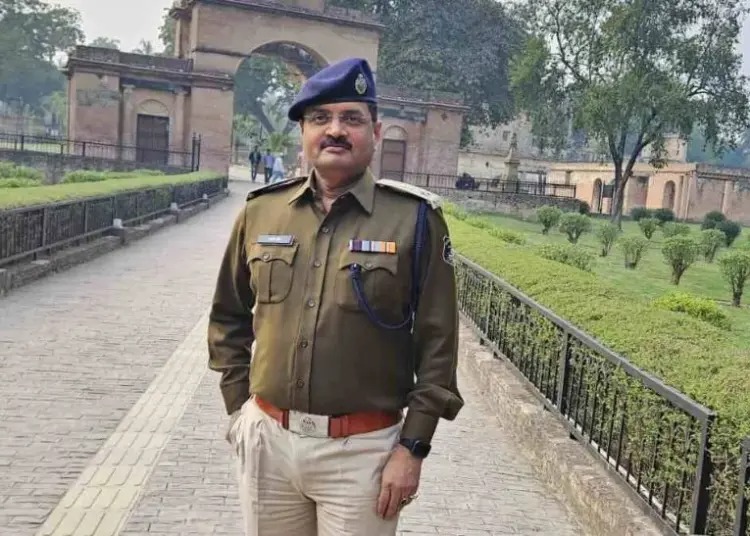 IPS रजनेश सिंह बने SSP: सरकार ने दी पदोन्नति, पहले तकनीकी त्रुटि के कारण छूटा था नाम