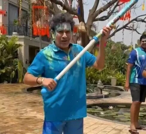 रायपुर में सचिन तेंदुलकर की होली मस्ती: युवराज और रायुडू पर बरसे रंग, युसूफ पठान ने लिया मजेदार बदला