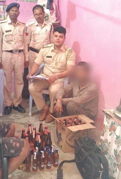 आबकारी विभाग की कार्यवाही, 16.100 लीटर अंग्रेजी शराब जब्त