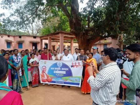 खेल खेल में ग्रामीण सीख रहे हैं जल संरक्षण का महत्व