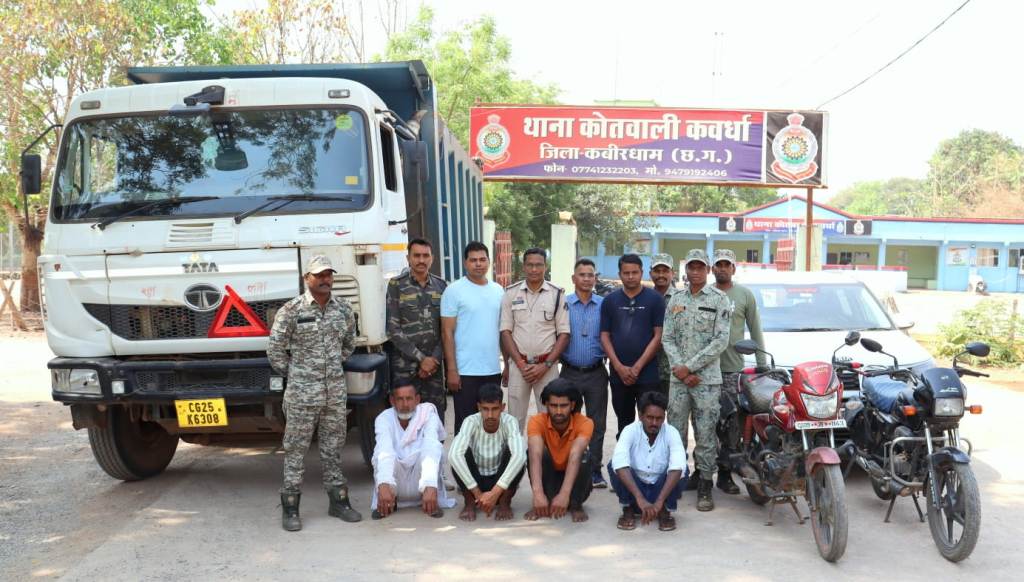 कबीरधाम में अंतरराज्यीय वाहन चोर गिरोह का पर्दाफाश: 4 गिरफ्तार, 1 फरार