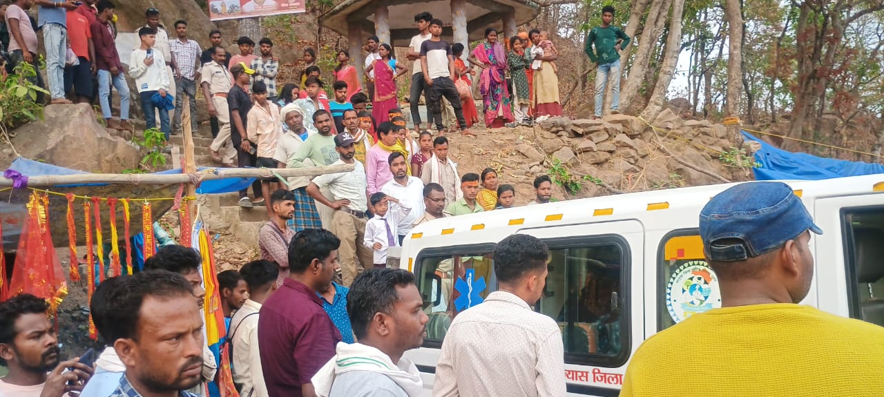 रामगढ़ में चमत्कार 200 फीट गहरी खाई में गिरी मासूम, पेड़ पर अटकी, दो घंटे चले रेस्क्यू ऑपरेशन से बची जान,