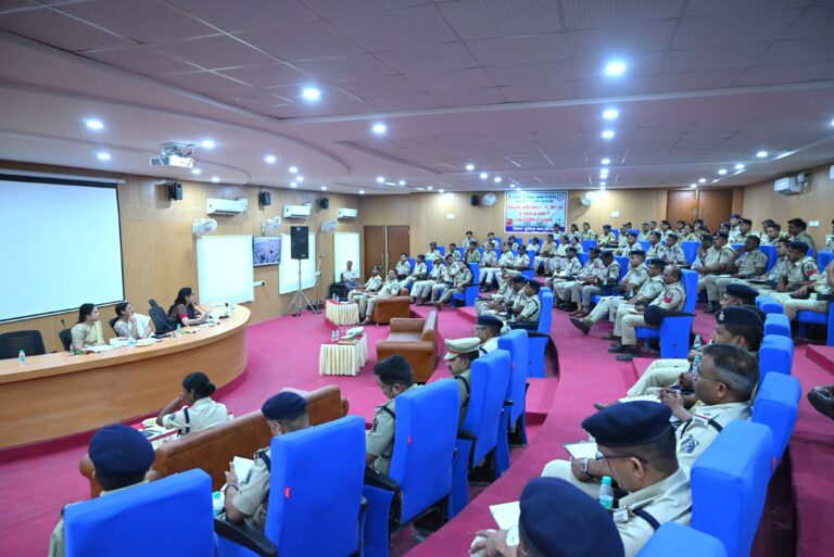 नवीन कानून संहिताओं पर आयोजित कार्यशाला में पुलिस अधिकारियों सहित विवेचक शामिल हुए