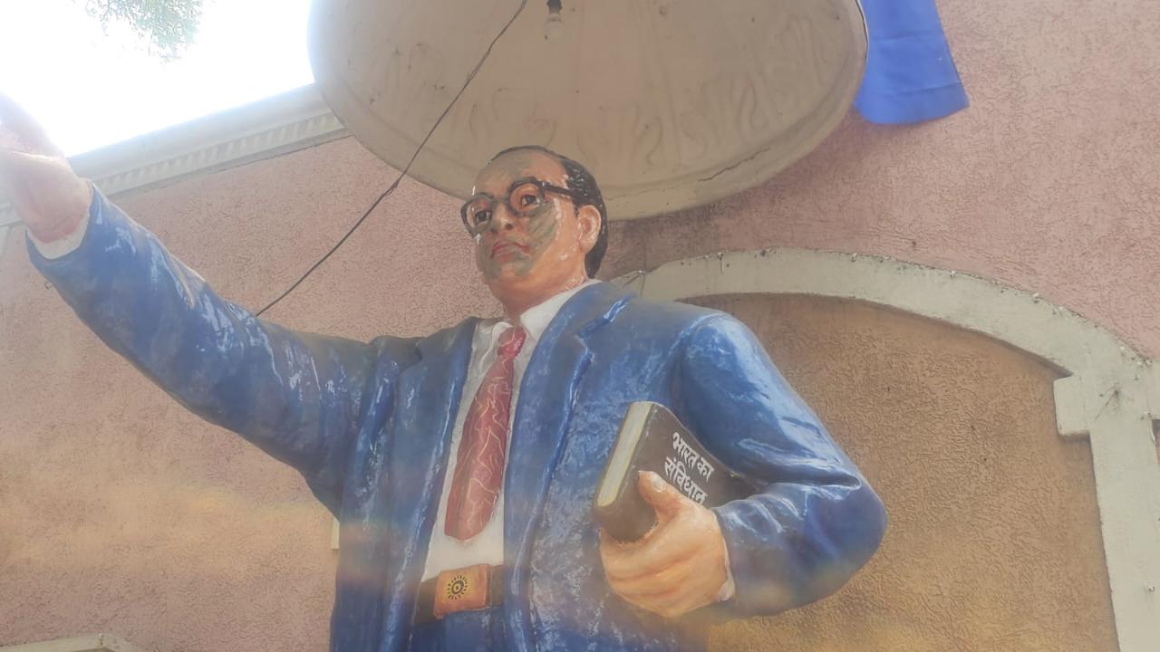 रायगढ़ : अज्ञात बदमाशों ने फिर किया डॉ. अंबेडकर की प्रतिमा का अपमान, शहर में आक्रोश