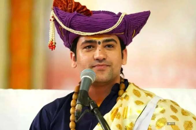 बागेश्वर धाम के पंडित धीरेंद्र शास्त्री पहुंचे बिलासपुर, धर्मांतरण और नक्सलवाद पर दिए बड़े बयान