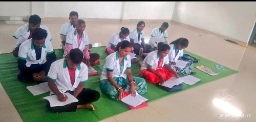 कोटा के करई कछार गांव में बैगा-बिरहोर महिलाओं को रानी मिस्त्री बनने की राह – आत्मनिर्भरता की मिसाल