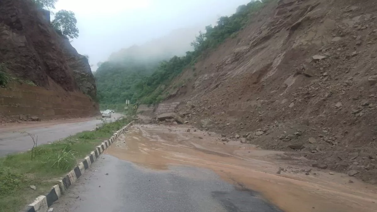 भारी बारिश से बिलासपुर जिला प्रभावित, कई क्षेत्रों में भूस्खलन व संपत्ति को भारी नुकसान