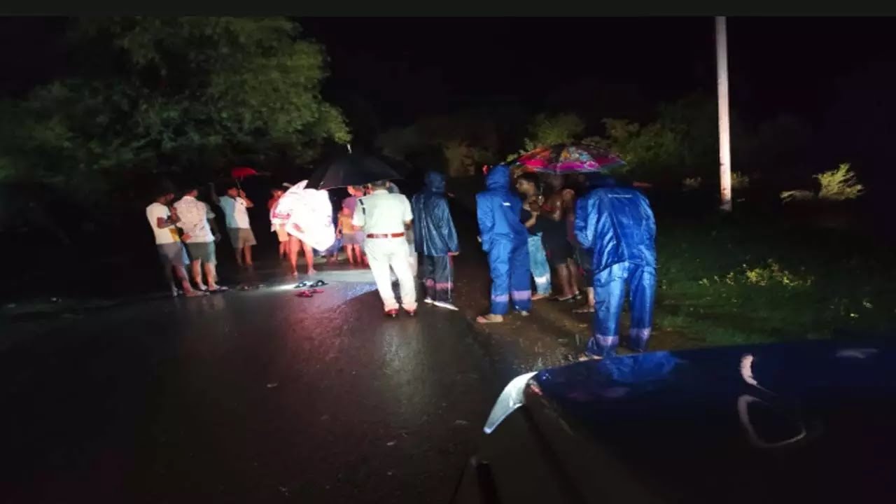 बिलासपुर में दर्दनाक हादसा : दर्शन से लौट रहे परिवार की कार नाले में बही, 3 साल के मासूम की मौत