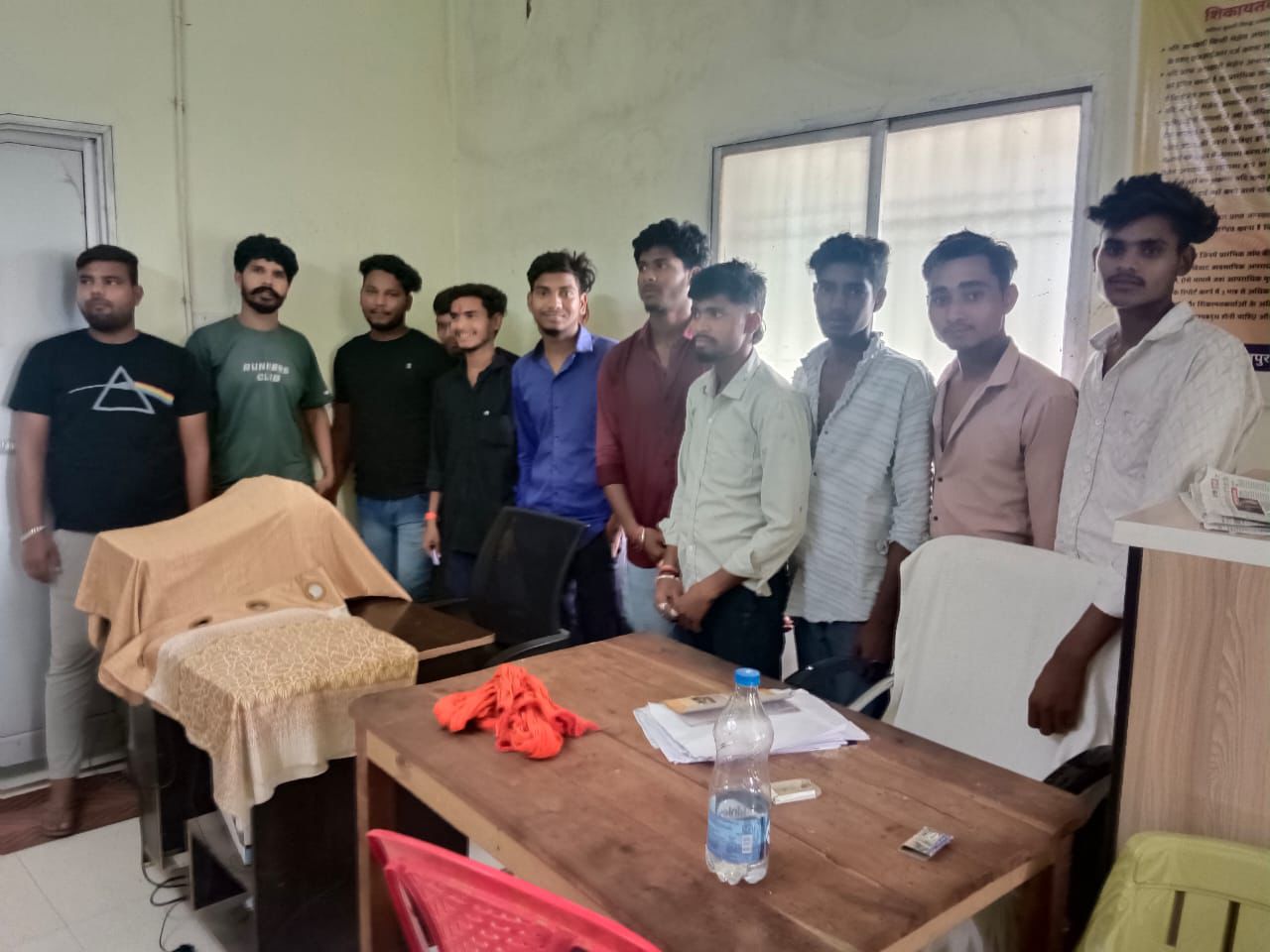 बिलासपुर में सड़क की मांग करना पड़ा भारी, केंद्रीय मंत्री का काफिला रोका – 12 छात्रों पर दर्ज हुआ केस