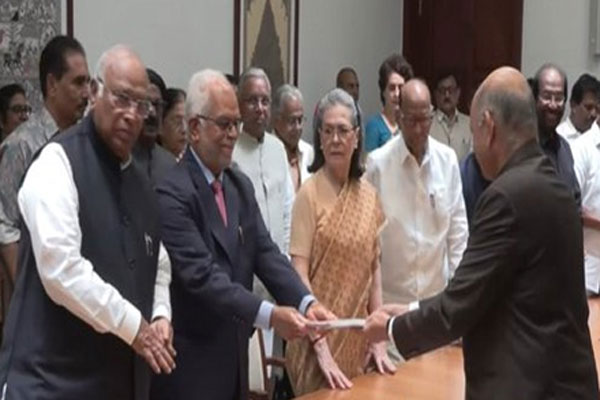 उपराष्ट्रपति चुनाव: एनडीए के राधाकृष्णन और इंडिया गठबंधन के सुदर्शन रेड्डी आमने-सामने