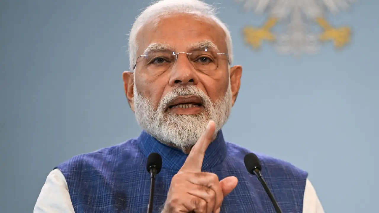 एनडीटीवी वर्ल्ड समिट में पीएम मोदी का कांग्रेस पर निशाना — कहा, “कांग्रेस ने नीतिगत पक्षाघात और घोटालों से देश को कमजोर किया”