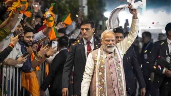 बिहार में NDA की प्रचंड वापसी—रिकॉर्ड जनादेश के बाद जश्न का माहौल, दिल्ली से पीएम मोदी ने कहा: “बिहार ने गर्दा उड़ा दिया, एक बार फिर NDA सरकार”