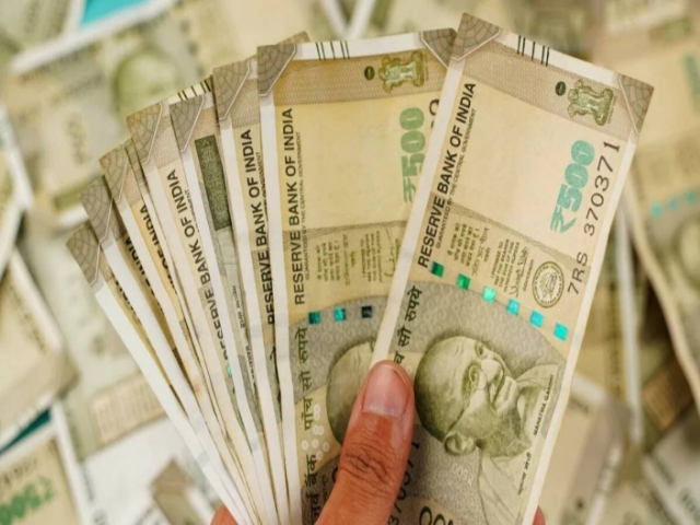 समुद्र के बीच मौत से रोज़ सामना, लेकिन सालाना 8 करोड़ की सैलरी — दुनिया की सबसे खतरनाक नौकरियों में शामिल लाइटहाउस की रखवाली