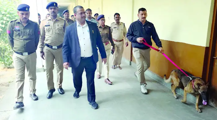 जिला न्यायालय को ई-मेल से बम से उड़ाने की धमकी, पुलिस अधीक्षक के निर्देशन में सुरक्षा व्यवस्था सक्रिय—स्कॉट टीम व बम निरोधक दस्ता मौके पर तैनात