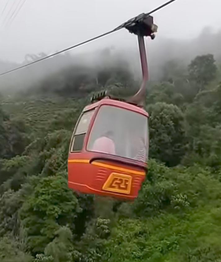 आस्था पर हादसा: खल्लारी माता धाम में रोपवे टूटा, श्रद्धालुओं की सुरक्षा पर बड़ा सवाल—एक की मौत, कई घायल