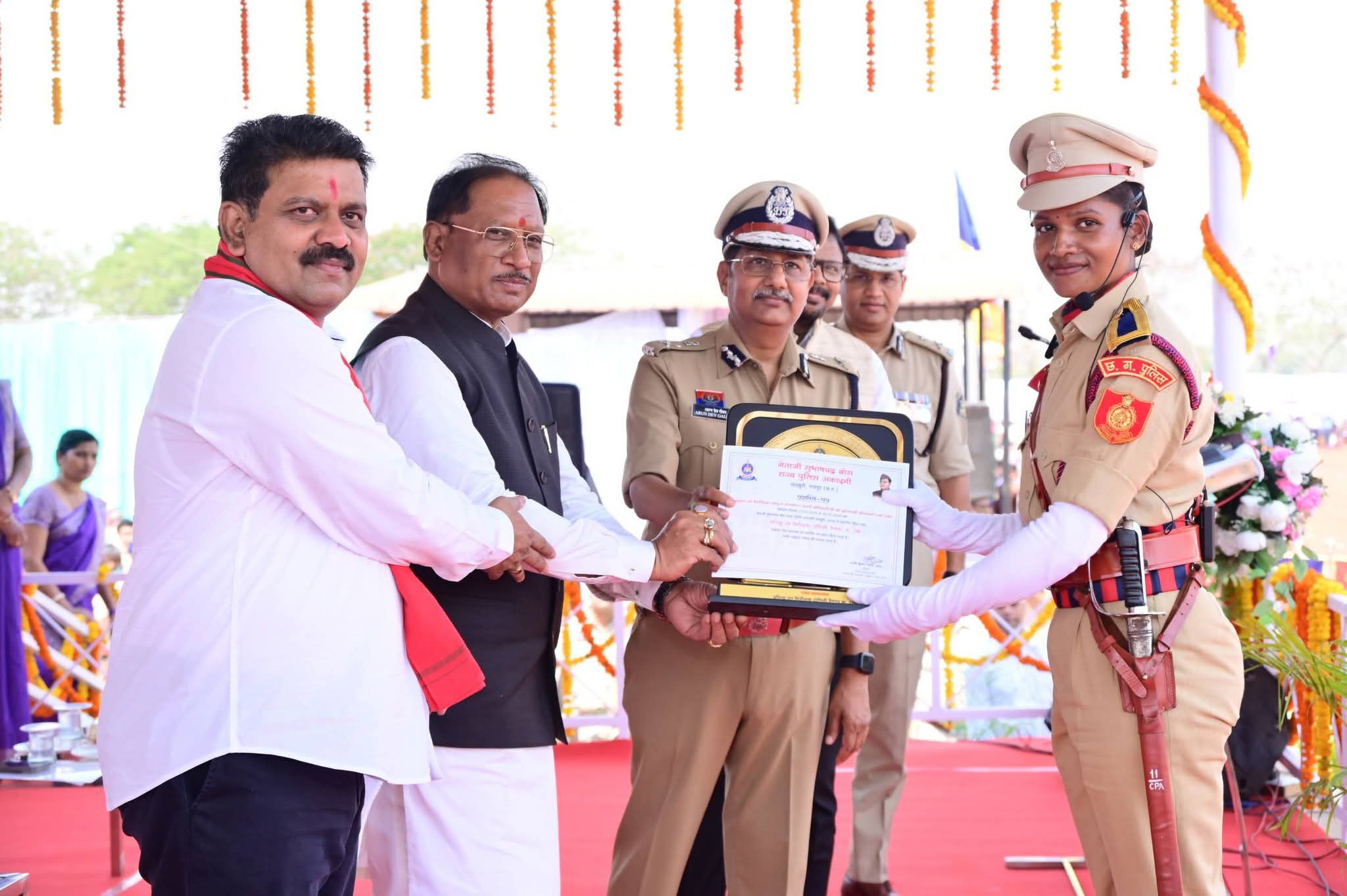 चंदखुरी पुलिस अकादमी में गूंजा गर्व का जयघोष: 859 नए अफसर बने तैयार, विष्णुदेव साय ने ली सलामी