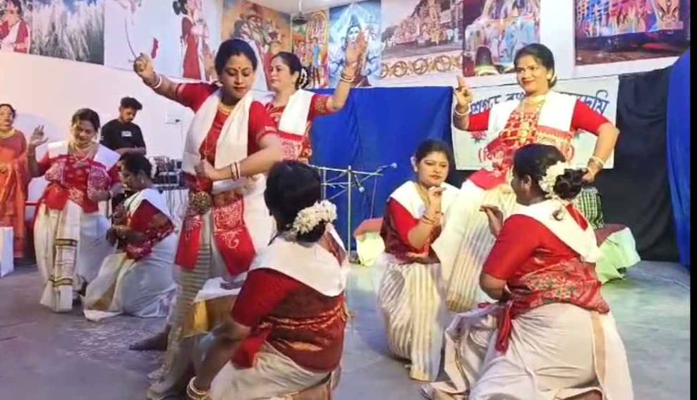 बिलासपुर में सजा बंगाली संस्कृति का भव्य उत्सव: वर्षवरण एवं 240वीं साहित्य बैठक में कला, साहित्य और भावनाओं का अद्भुत संगम