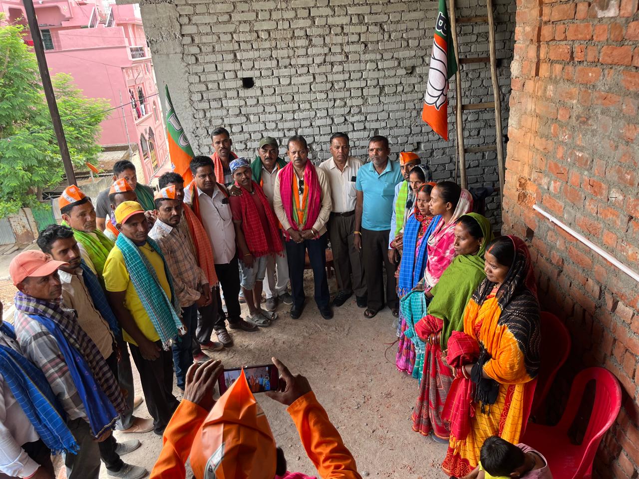 मजदूर दिवस पर श्रमवीरों का सम्मान: बिलासपुर में झुग्गी-झोपड़ी प्रकोष्ठ का सराहनीय आयोजन