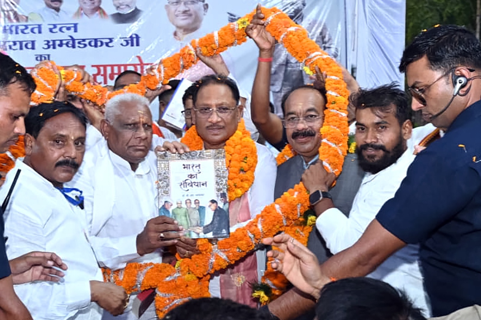 सुशासन तिहार 2026: मुख्यमंत्री श्री विष्णु देव साय ने किया मुंगेली नगर के चौक-चौराहों में स्थापित प्रतिमाओं का अनावरण