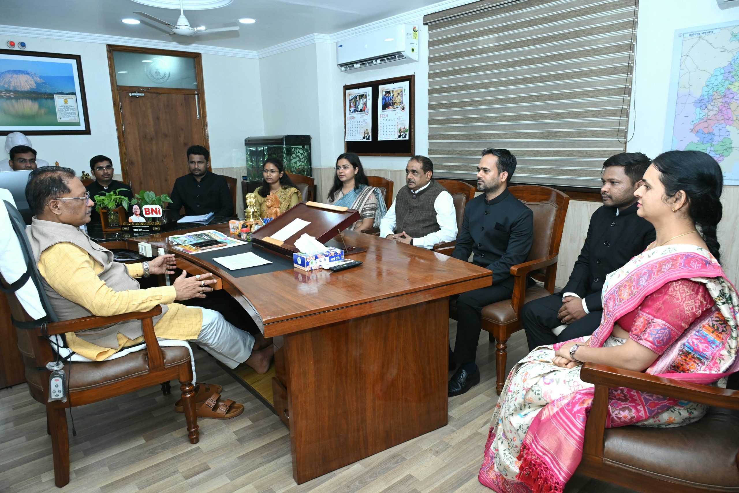 मुख्यमंत्री श्री साय से 2025 बैच के प्रशिक्षु डिप्टी कलेक्टरों ने की सौजन्य मुलाकात