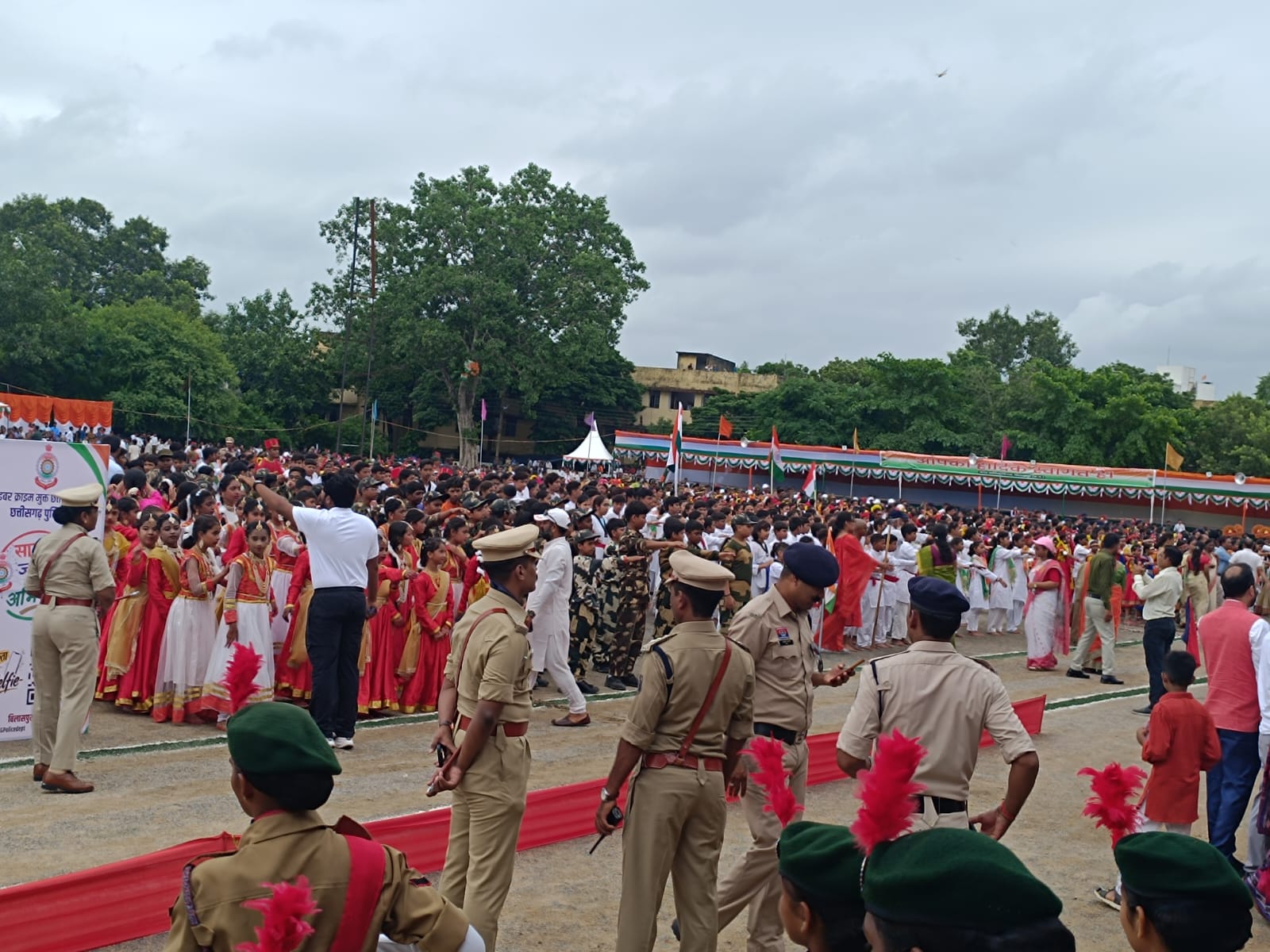बिलासपुर पुलिस ग्राउंड में गूंजा देशभक्ति का जज़्बा, धूमधाम से मनाया गया स्वतंत्रता दिवस