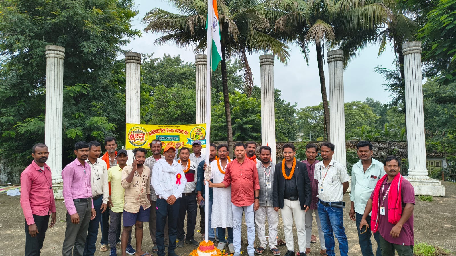 अंबिकापुर में शान से लहराया तिरंगा, पेंटर-चित्रकारों ने मनाया स्वतंत्रता दिवस