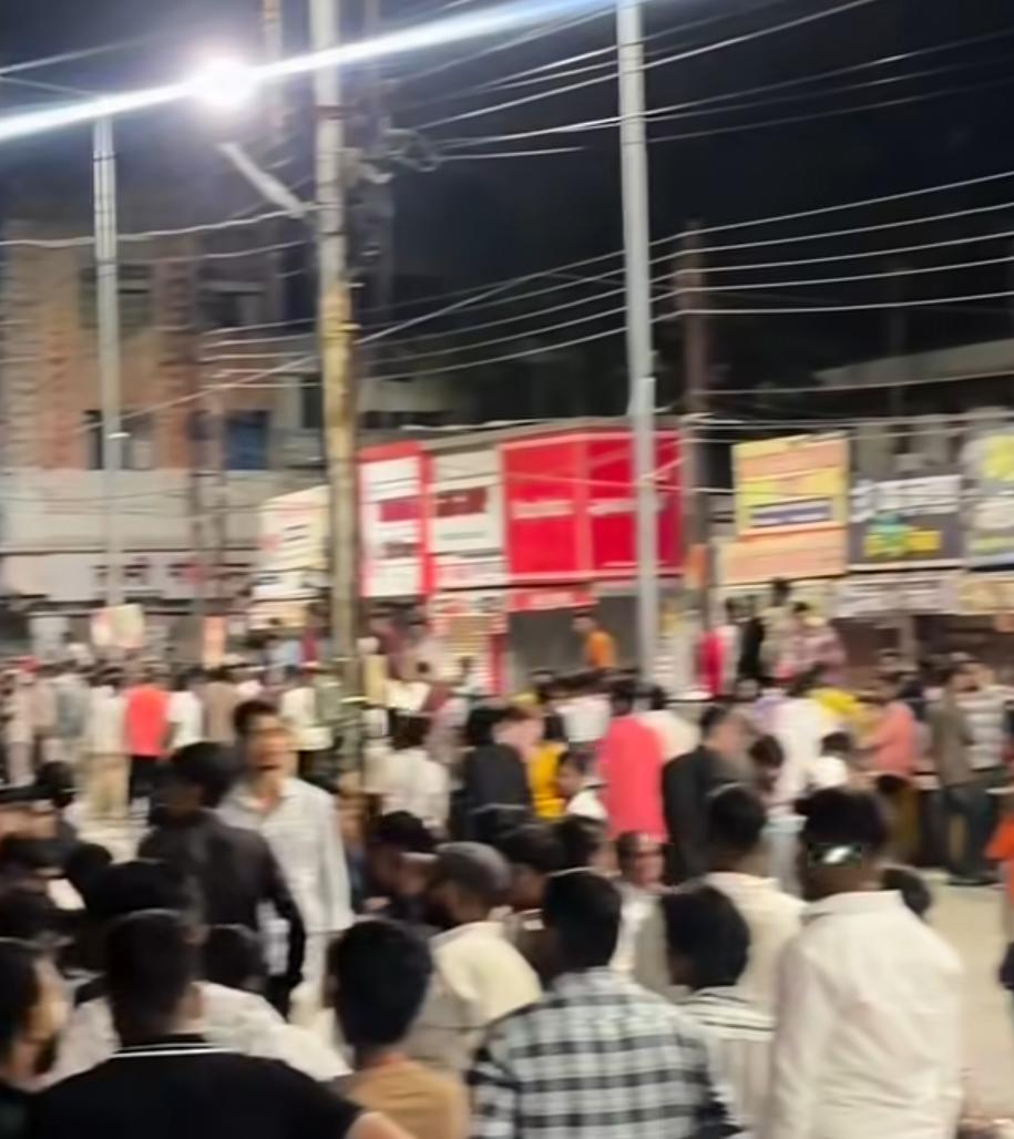 गोल बाजार में दो गुटों के बीच जमकर पथराव, सिटी कोतवाली के पास मचा हड़कंप