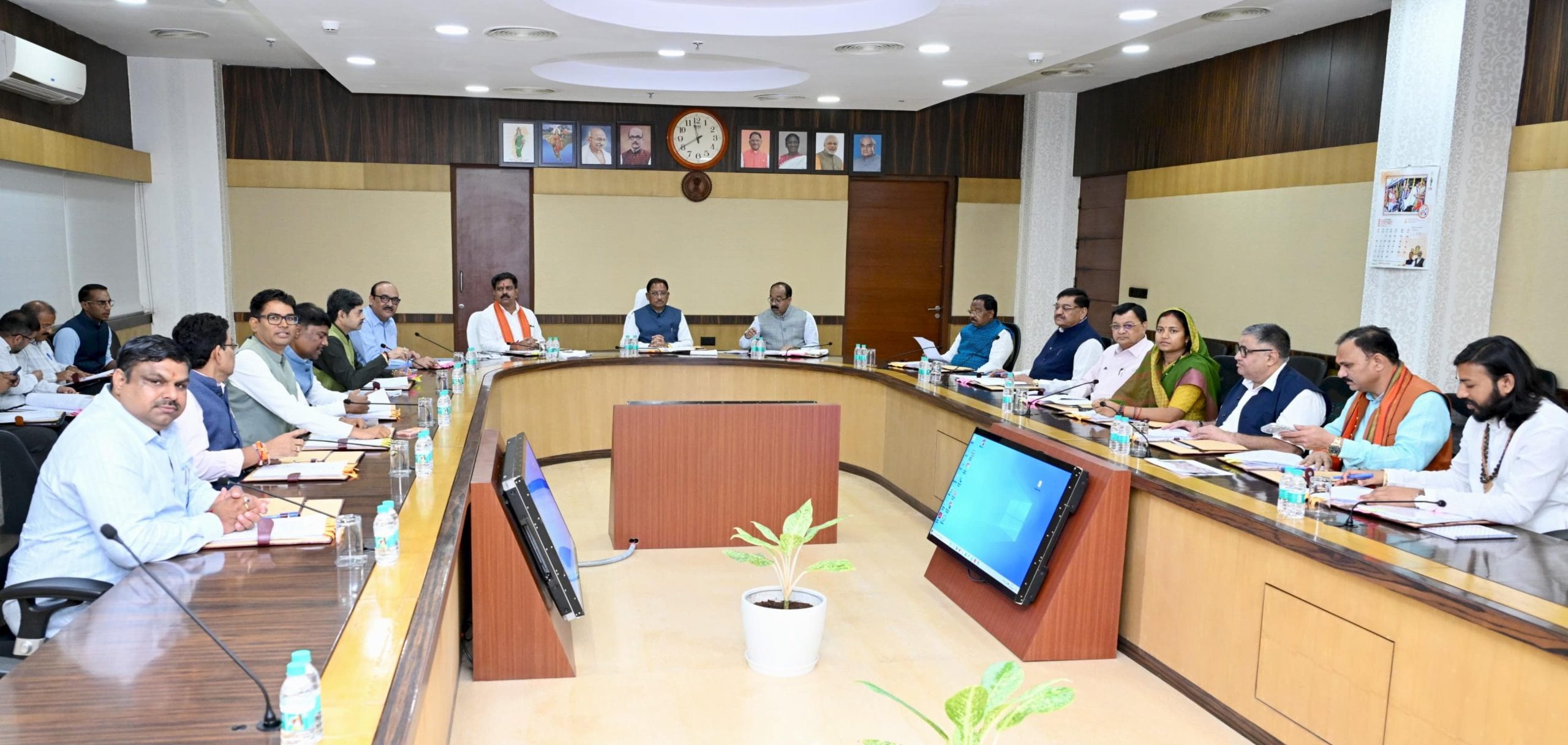 छत्तीसगढ़ कैबिनेट के बड़े फैसले: युवाओं के लिए स्टार्टअप मिशन, 45 वर्ष तक उम्र सीमा और निर्यात नीति को मंजूरी