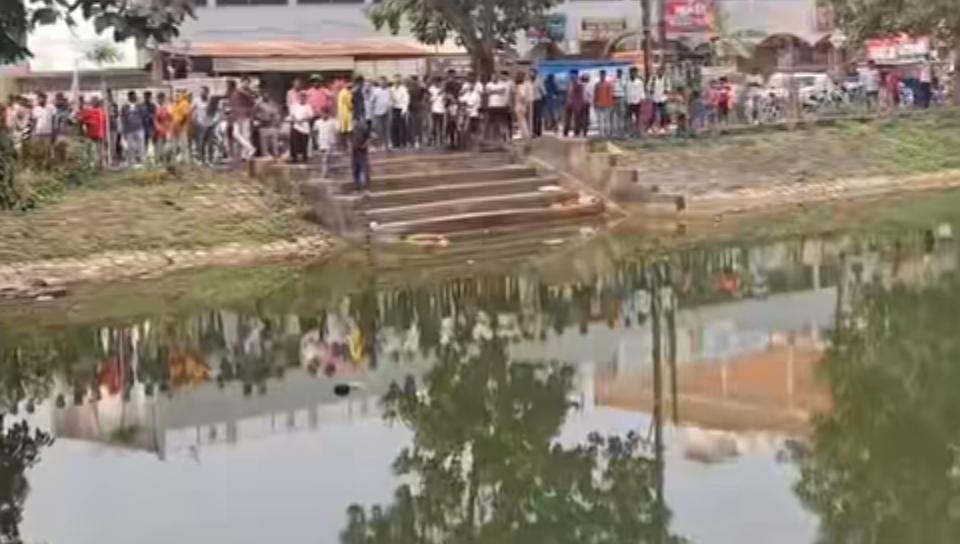 “पटवारी तालाब में तैरती मिली युवक की लाश, मंगला में मचा हड़कंप… पहचान अब भी अनजान”