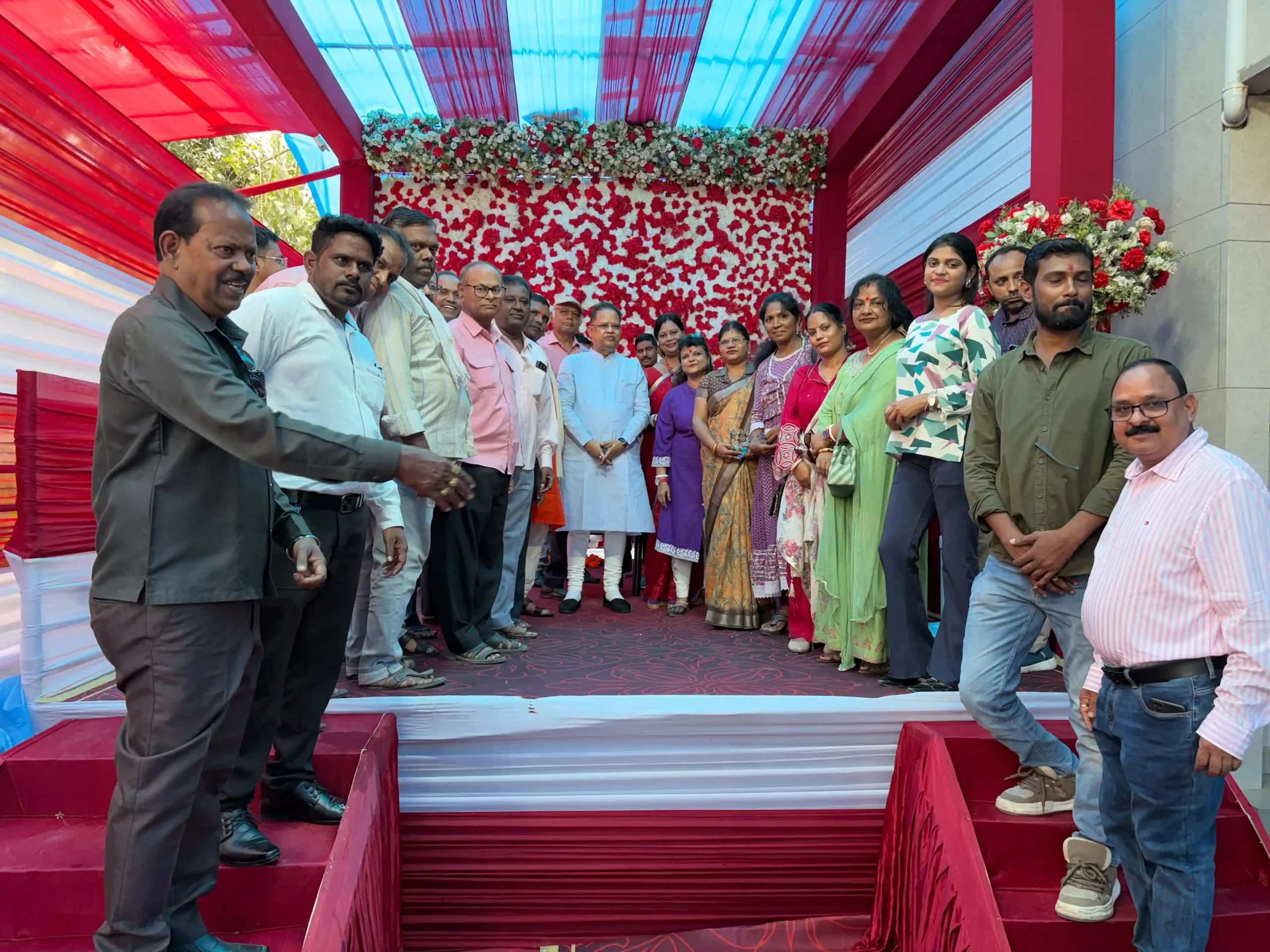 जन्मदिन पर अमर अग्रवाल से मिले झुग्गी-झोपड़ी प्रकोष्ठ के कार्यकर्ता, पुष्पगुच्छ भेंट कर दी शुभकामनाएं
