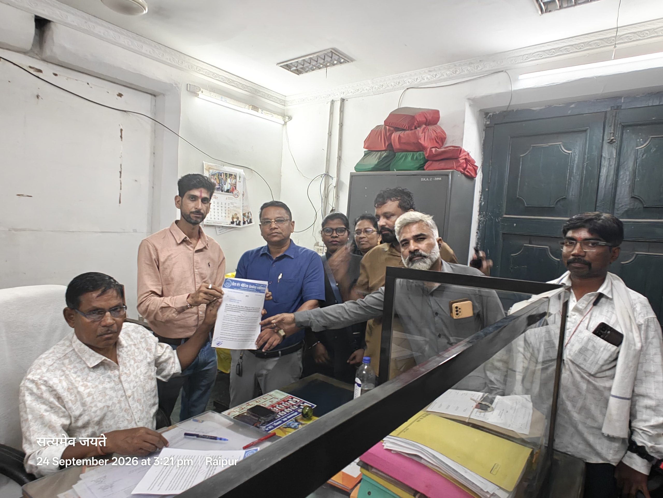 सरगुजा में पत्रकारों पर दबाव और चरित्र-हनन का मामला पहुंचा राजधानी रायपुर, सीएम से उच्चस्तरीय जांच की मांग  