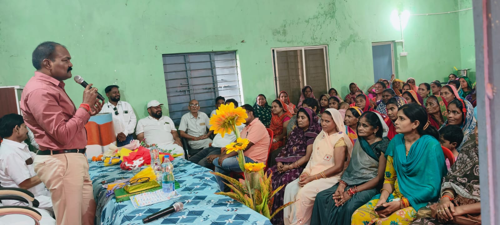 साइबर ठगी के खिलाफ डभरा पुलिस की बड़ी पहल, ग्राम कोटमी में जागरूकता शिविर लगाकर लोगों को किया सतर्क