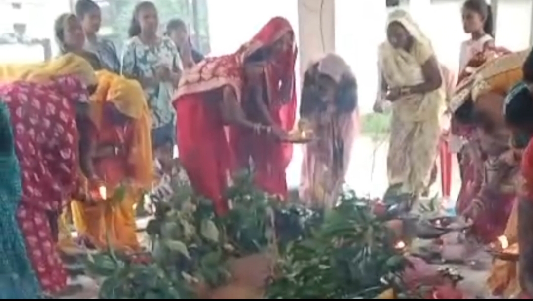 ग्राम पंचायत खैरा में आस्था और परंपरा का संगम, धूमधाम से मनाया गया कमरछठ पर्व