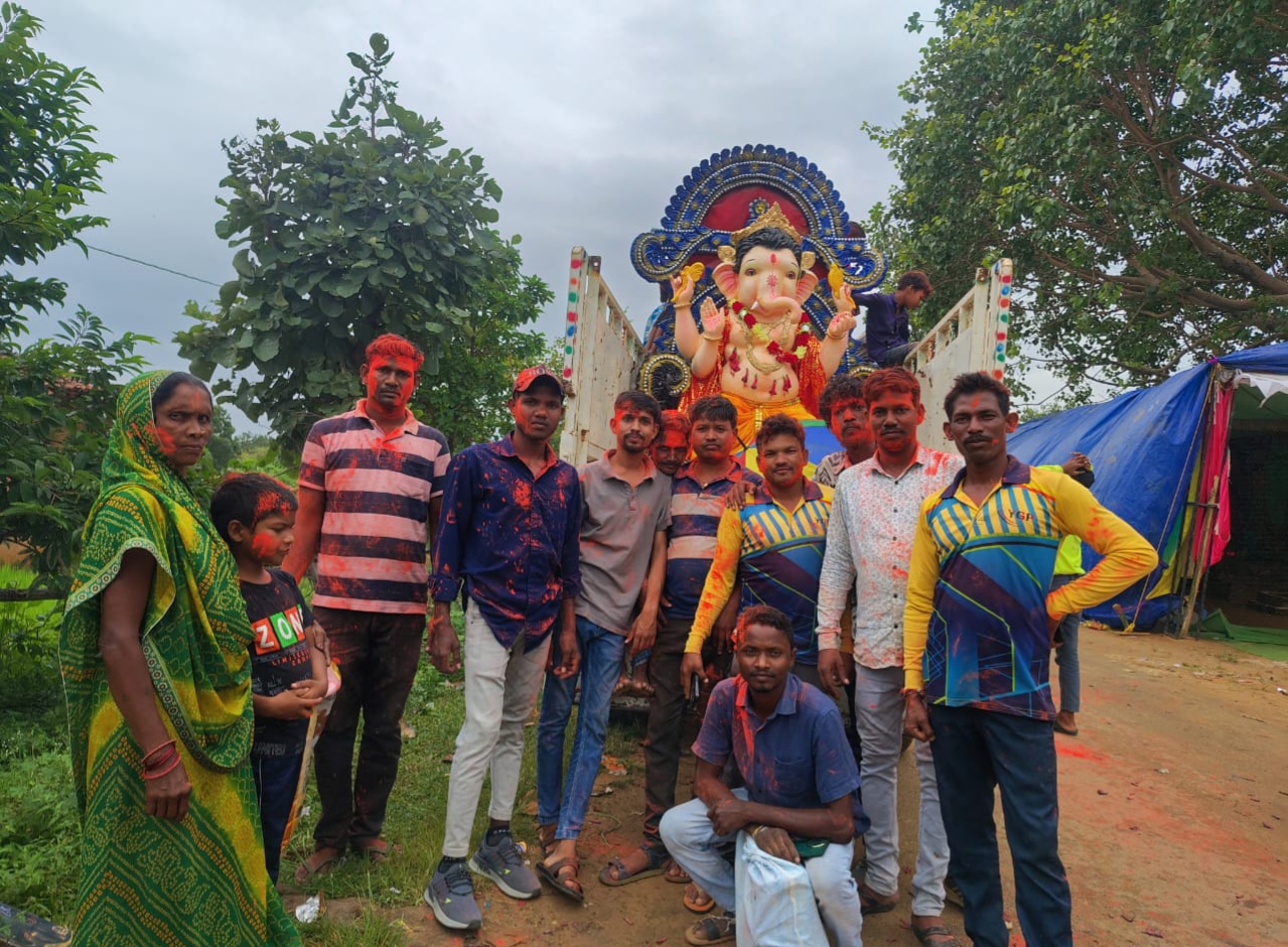 गणपति बप्पा मोरया के जयघोष से गूंजा नवापारा, भव्य गणेश विसर्जन में उमड़ा आस्था और उत्साह का सैलाब